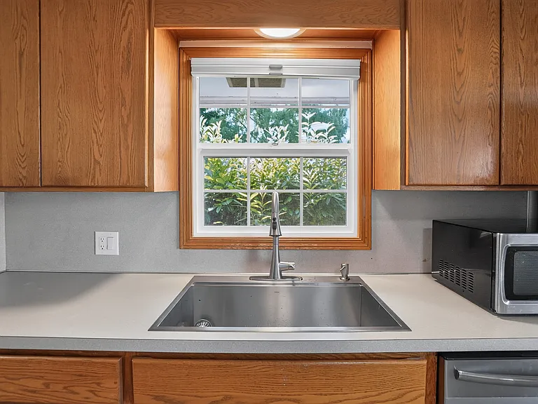 1553 Fir St — Photo 7