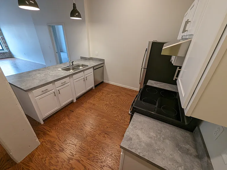 832 Commercial St #101 — Photo 3