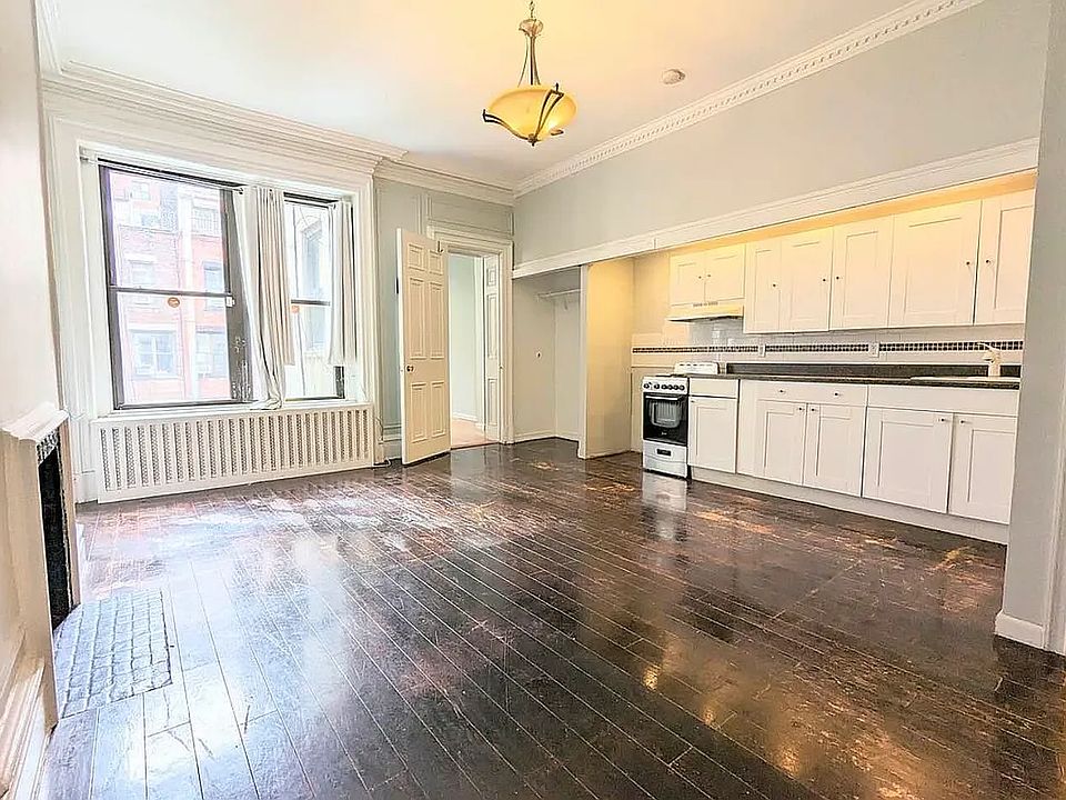 1st image of 212 W 71st St #3