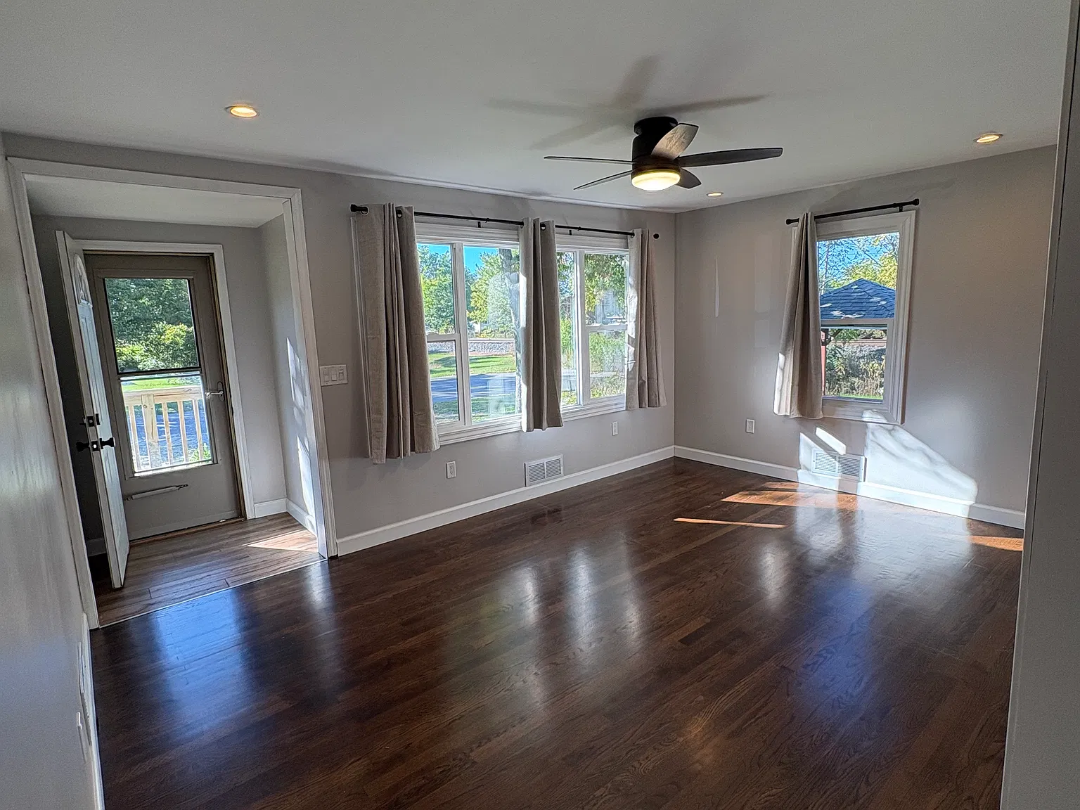 606 Hoyt St — Photo 1