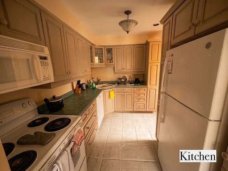 1055 Gordon St #38 — Photo 2