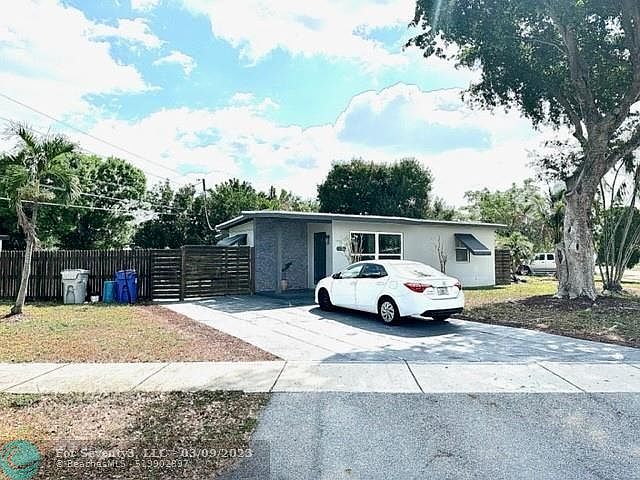 1st image of 4270 NE 16th Ave