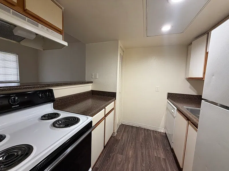 2 bed, 2.0 bath, 1088 sqft, $1,200 — Photo 3