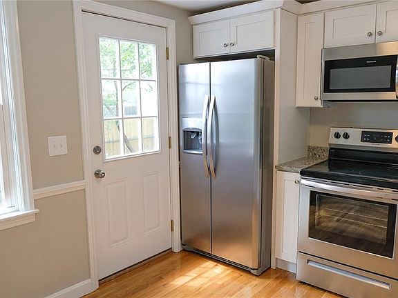 5th image of 135 Calderwood Dr