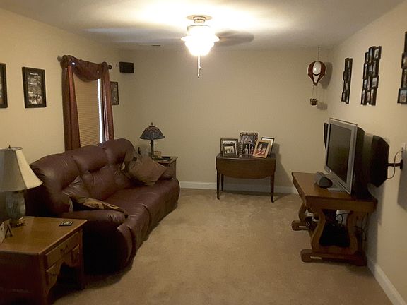 Upstairs loft/ tv room