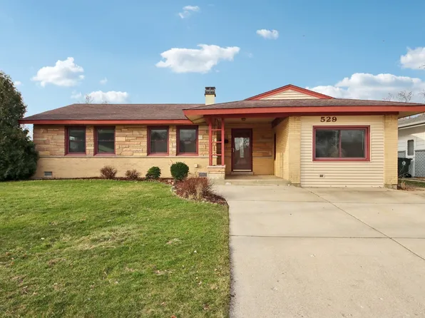 529 Ridgewood Rd, Elk Grove Village, IL 60007