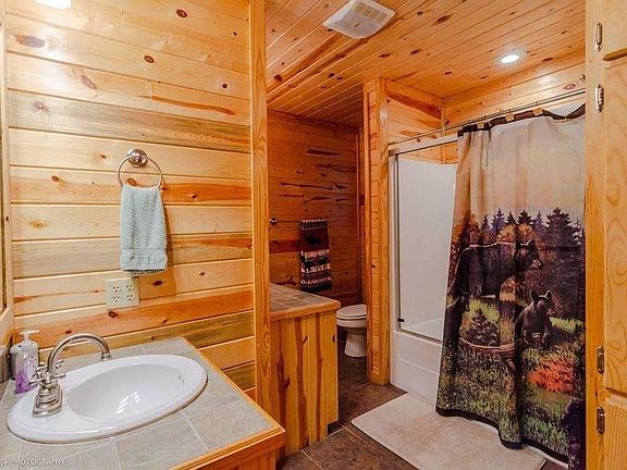 3rd image of 32 Fireside Ln