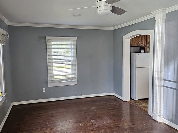 3rd image of 321 Jefferson St
