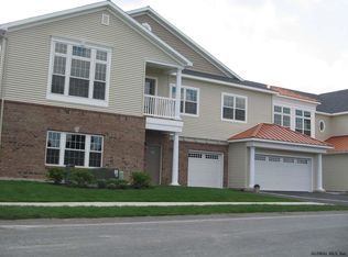 506 Valley Pointe Dr, Niskayuna, NY 12309