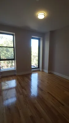 Rented by Evergreen Apartments BK | media 30