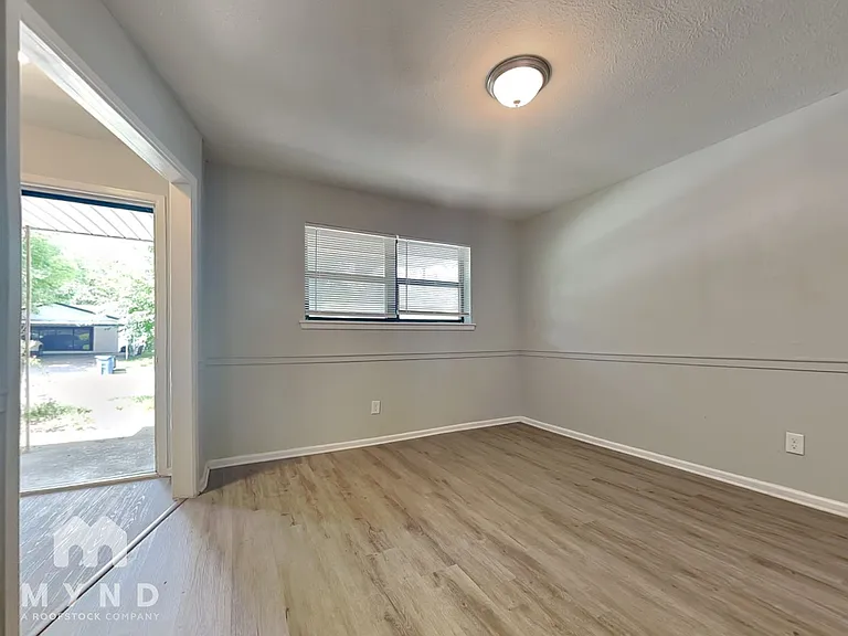 605 Thompson Dr — Photo 9