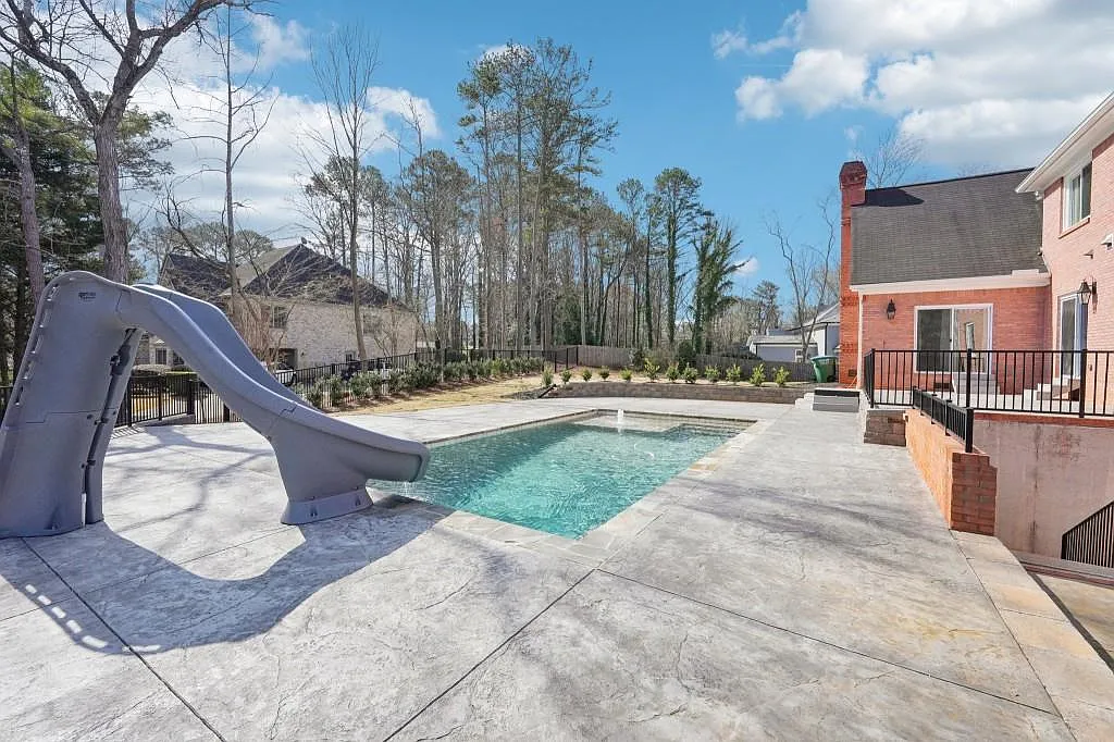 5 bed, 3.0 bath, 5544 sqft, $4,500 — Photo 2