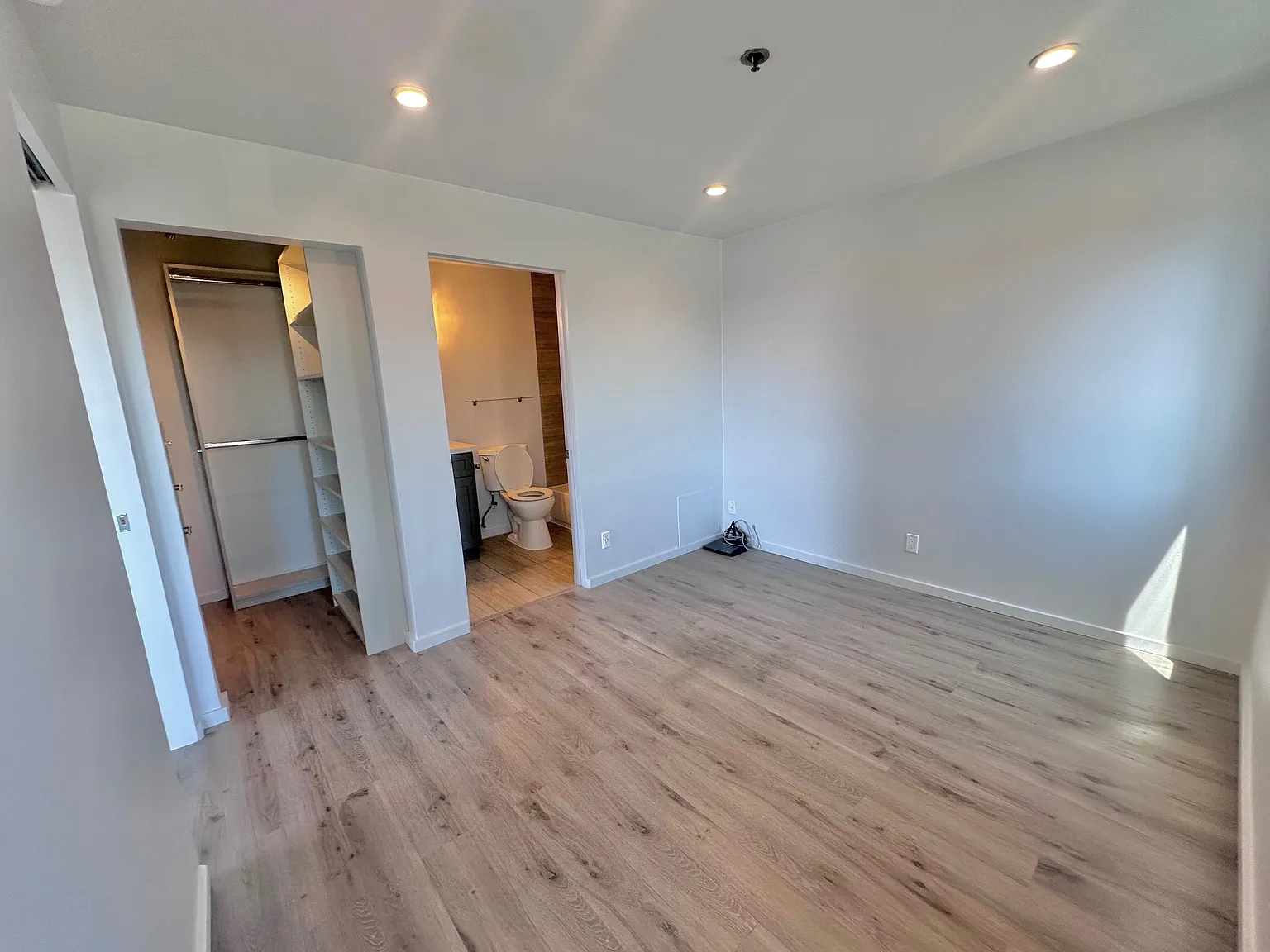 1 bed, 480 sqft, $2,346 — Photo 2