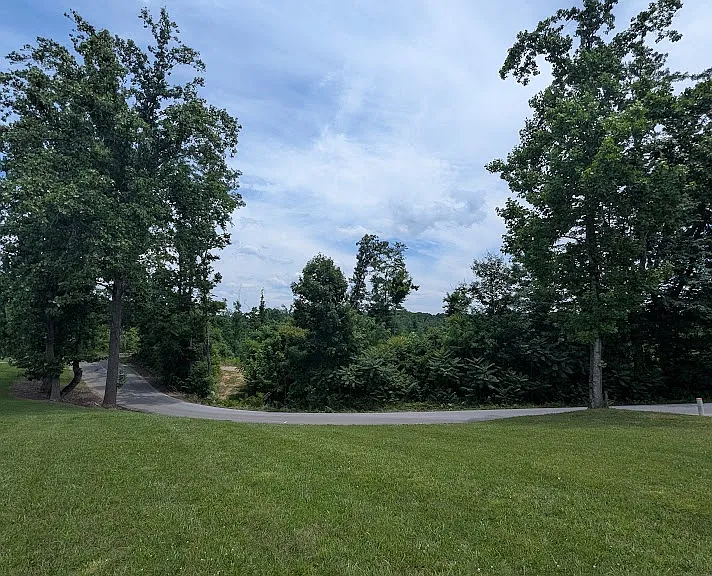 584 Douglas Ln — Photo 14