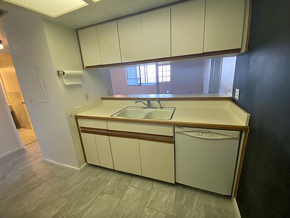 4th image of 2616 Cove Cay Dr Unit 704