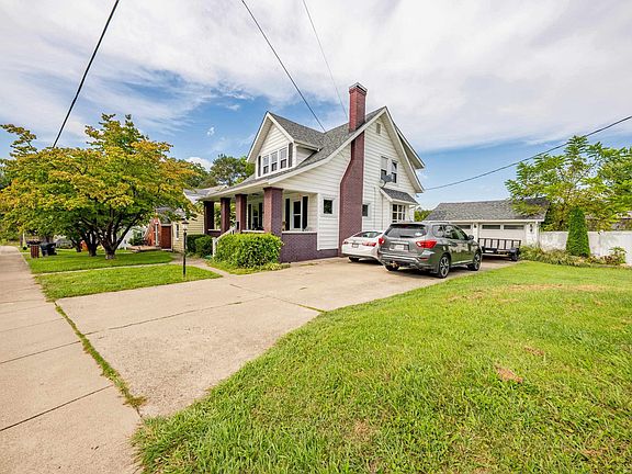5th image of 2135 Moore St