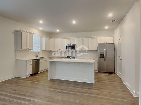 3rd image of 320 Hickory Pointe Loop