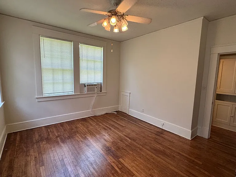 2121 Winona Ave #335 — Photo 9