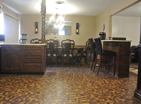 4th image of 1803 Lyndale Dr