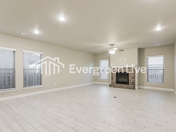 4th image of 2100 Periwinkle Pl