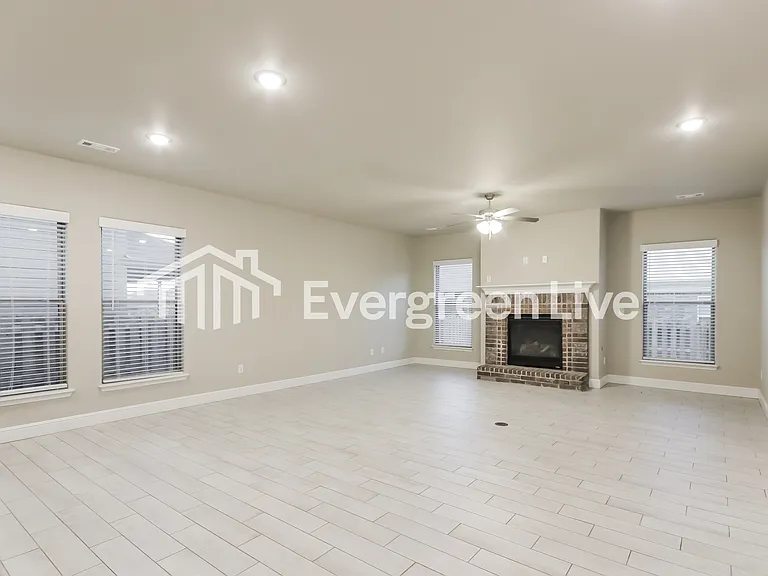 2100 Periwinkle Pl — Photo 4