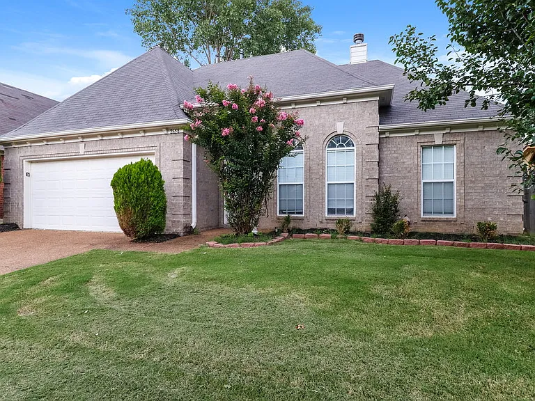 2658 Breezy Ridge Trl — Photo 3