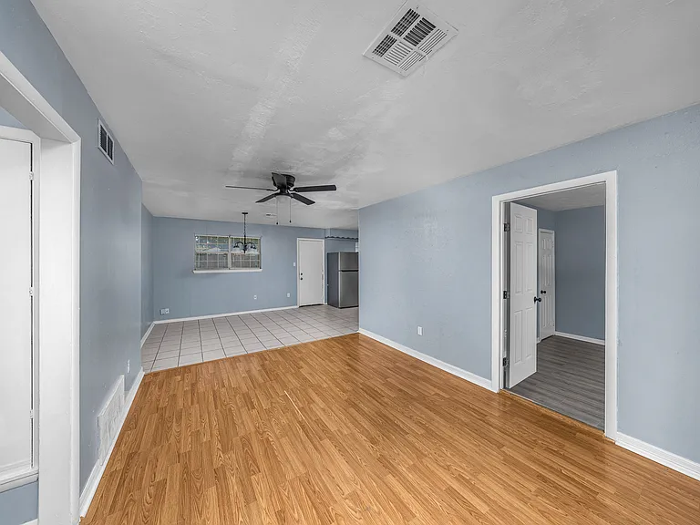 408 NW Woodridge Dr — Photo 8