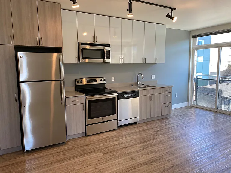 418 Bellevue Ave E — Photo 9