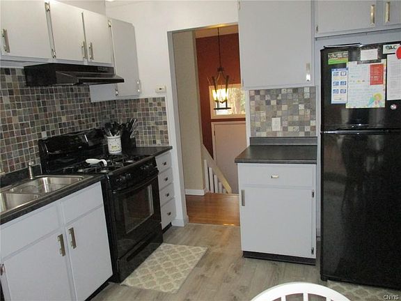 4th image of 3191 Fields End Dr