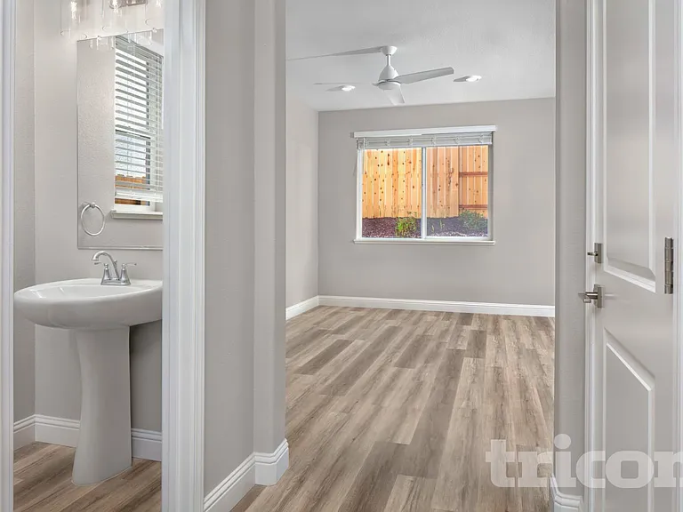 11617 Venitia Ln — Photo 7