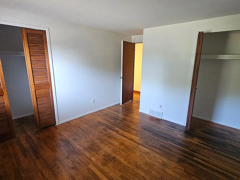 35241 Caryn St — Photo 21