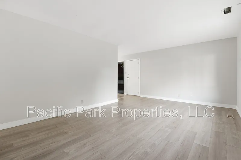 3939 Esquire Pl photo 1