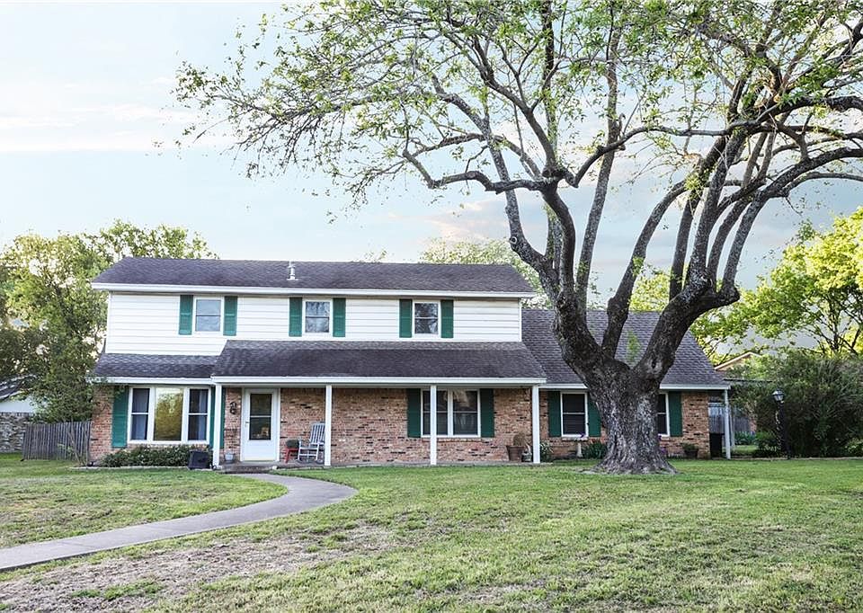 1st image of 1304 Williamsburg Dr