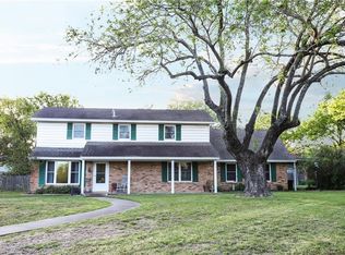 1304 Williamsburg Dr, Ennis, TX 75119