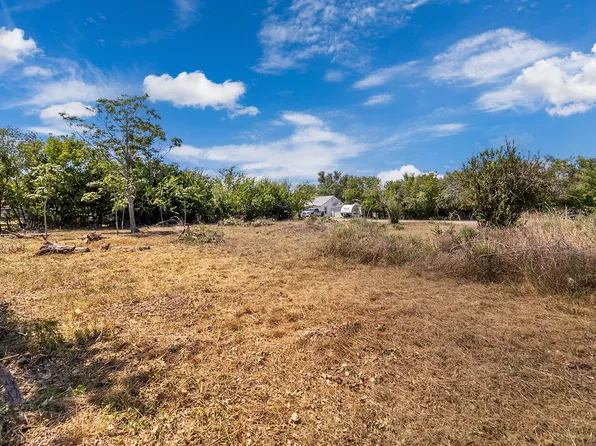 900 S Walnut St, Brady, TX 76825