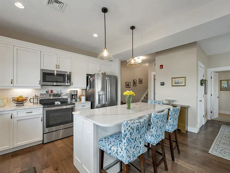 2 Lake St #B — Photo 10
