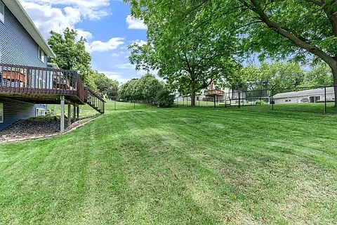 1065 Barney St — Photo 26