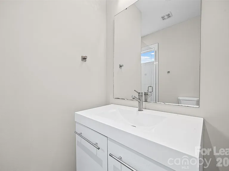 840 E 18th St #C — Photo 20