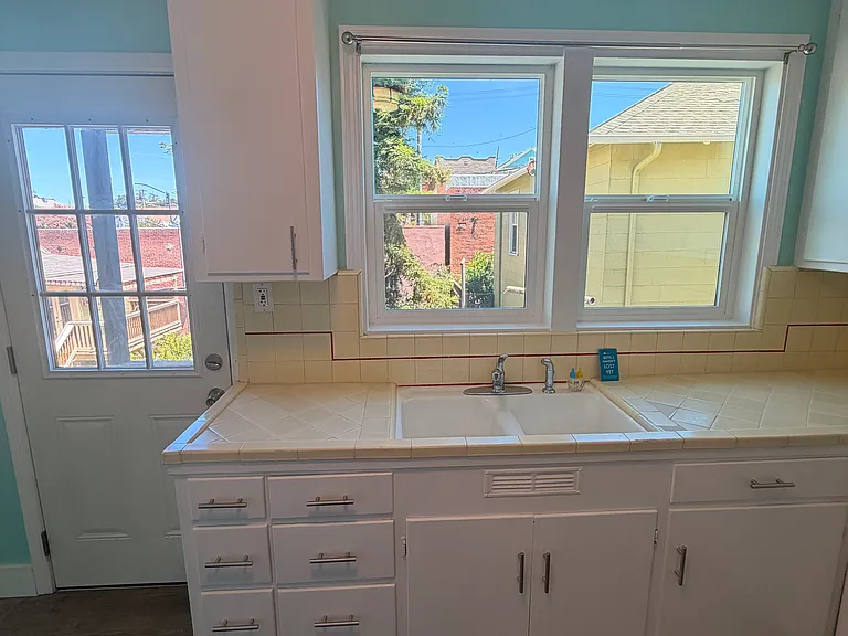 1325 Pomona St — Photo 11