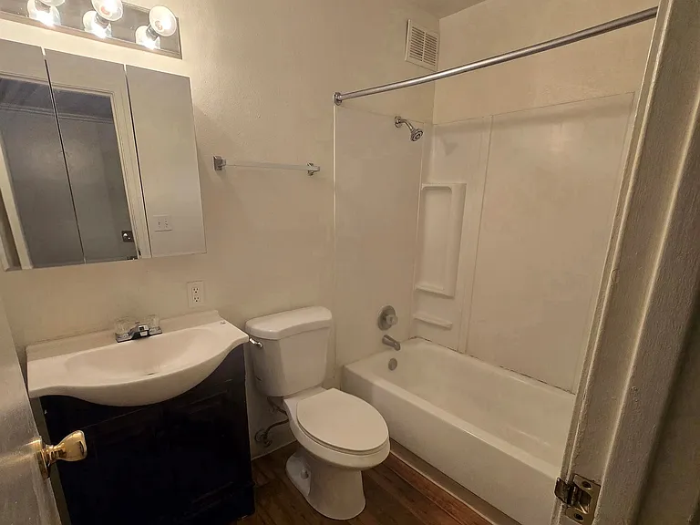 Murray Hill Apartments — Photo 14