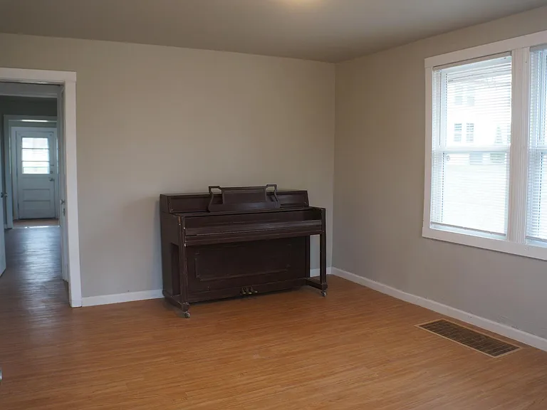 3916 Geraldine Ave — Photo 5