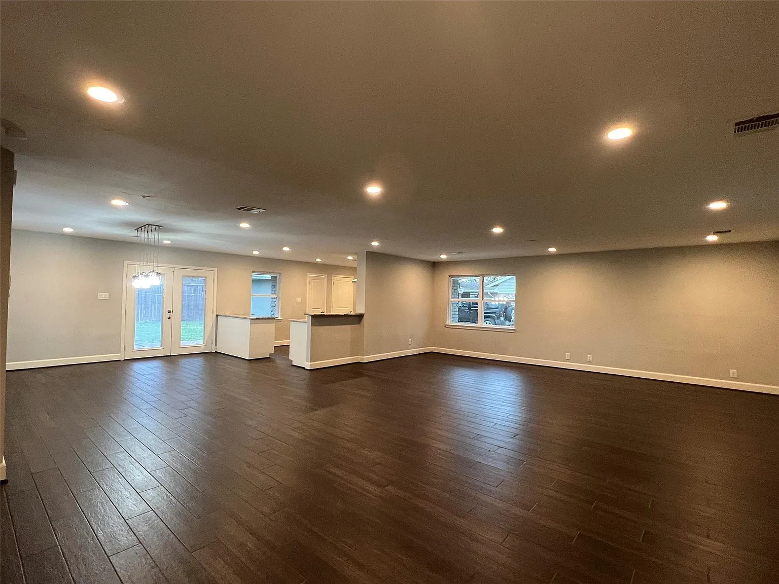 4 bed, 2.0 bath, 2311 sqft, $3,150 — Photo 3