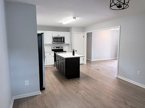 3rd image of 919 N Weldon St