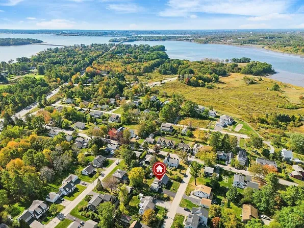 3 Chester Avenue, Falmouth, ME 04105