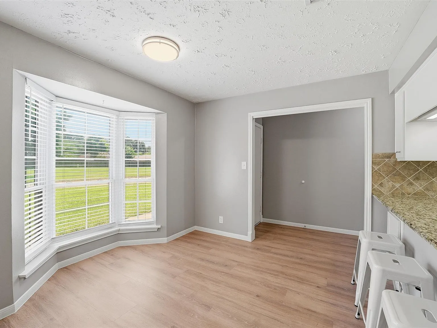 3 bed, 2.0 bath, 1476 sqft, $2,100 — Photo 4