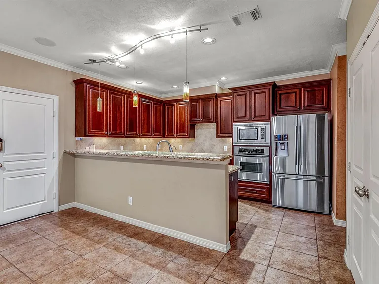 1524 Birdsall St — Photo 17