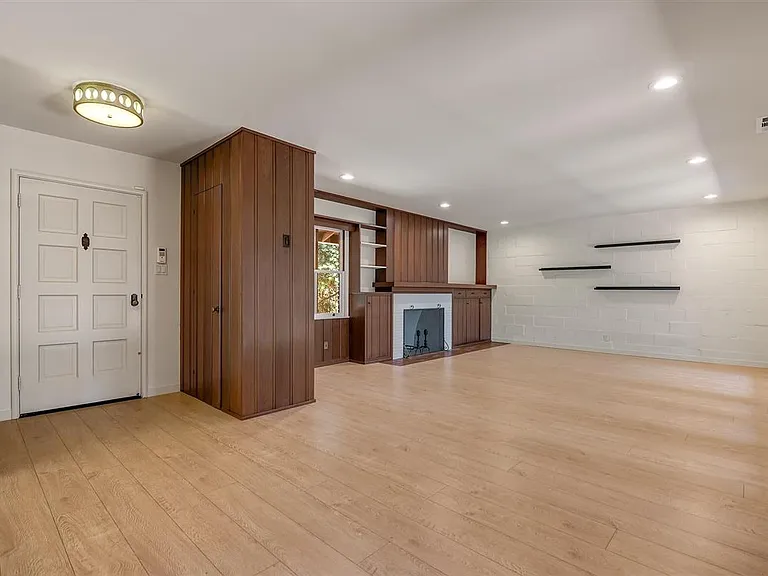 747 Northampton Dr — Photo 7