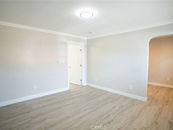 5th image of 706 W 90th St