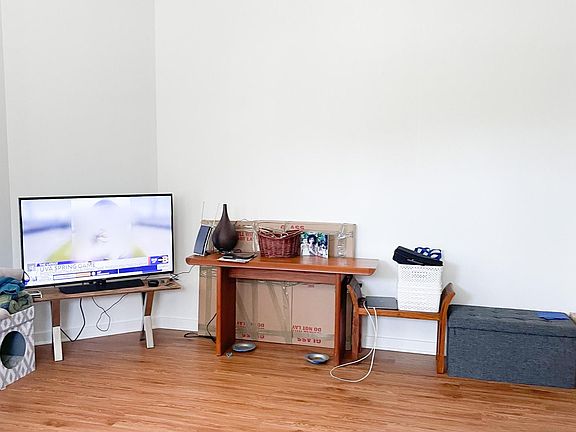 2nd image of 1401 Porter St #1