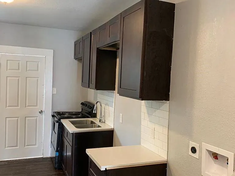 211 E Sterling St #4 — Photo 8